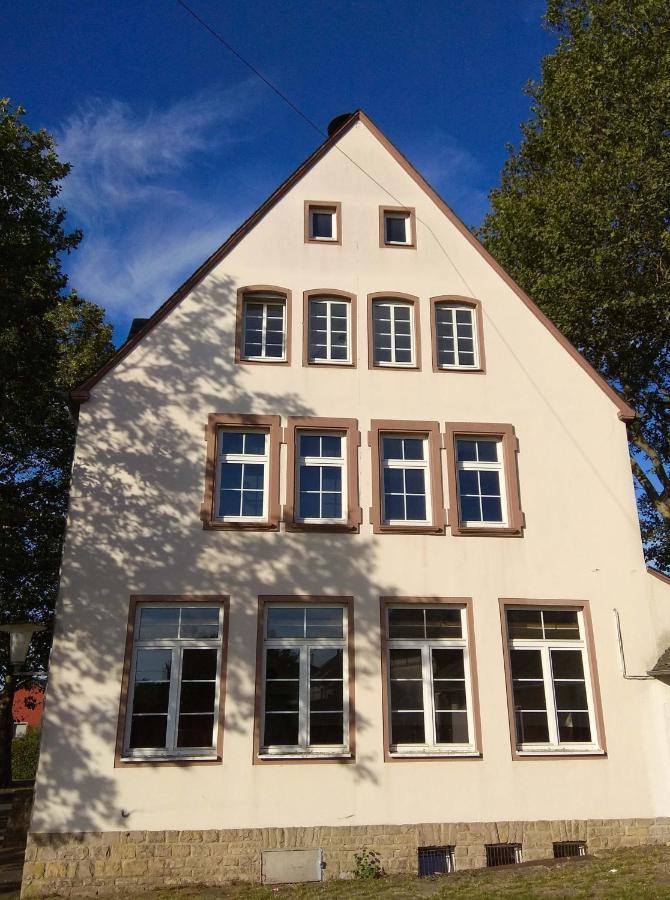 Alte Schule Gaestehaus - Fraeulein Apartment Bitburg Extérieur photo